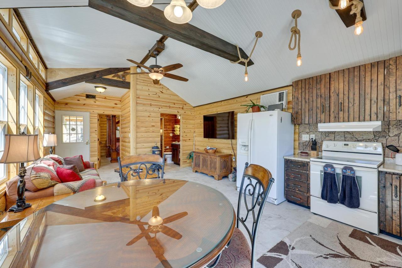 Cliffside Eureka Springs Cabin With Beaver Lake View المظهر الخارجي الصورة