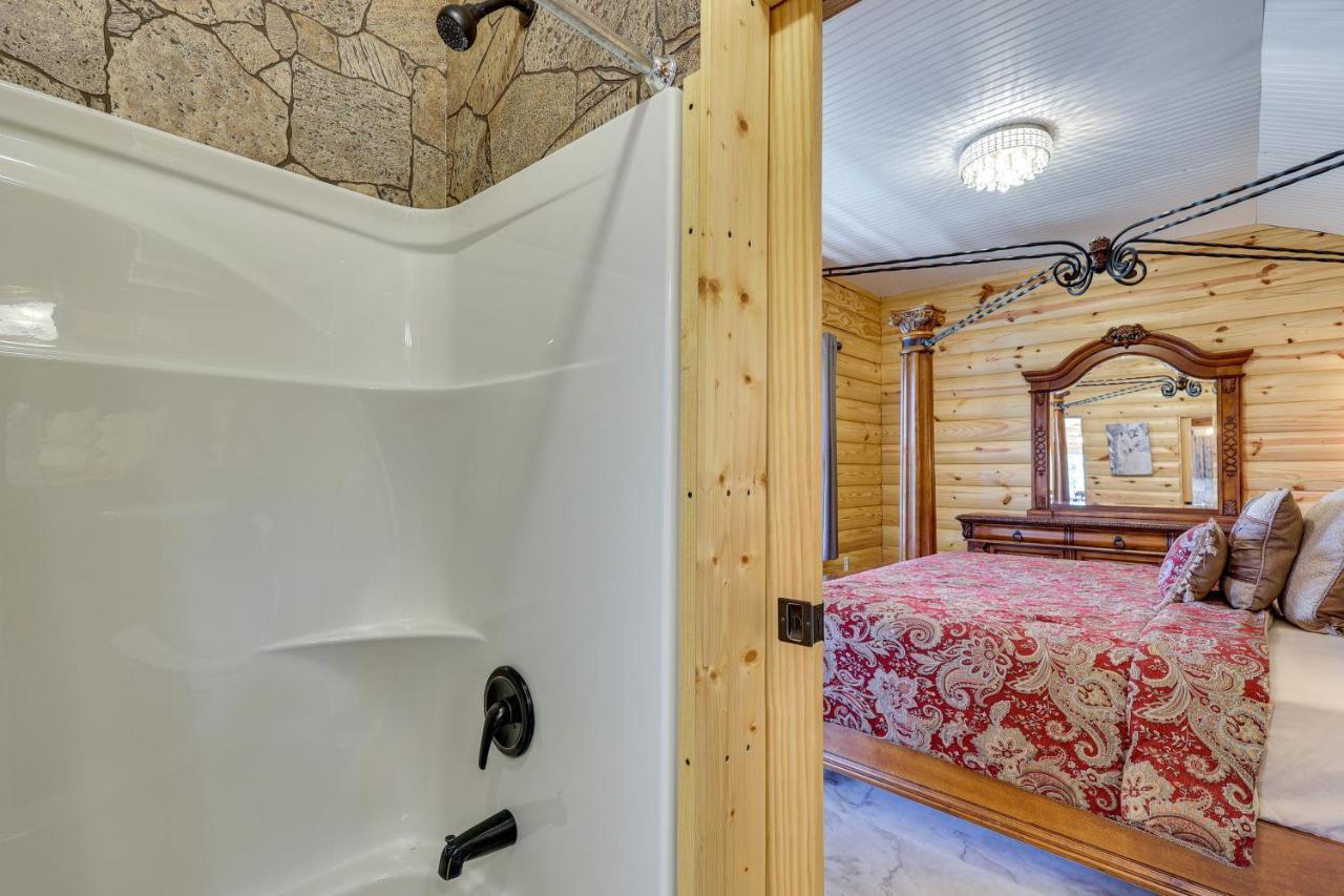Cliffside Eureka Springs Cabin With Beaver Lake View المظهر الخارجي الصورة