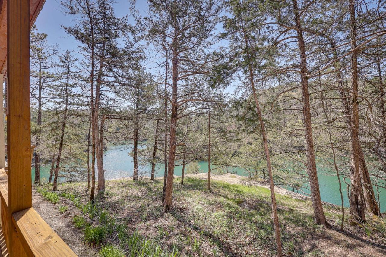 Cliffside Eureka Springs Cabin With Beaver Lake View المظهر الخارجي الصورة