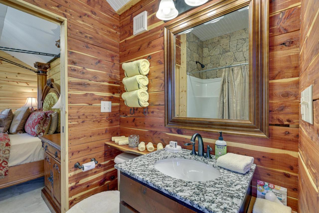Cliffside Eureka Springs Cabin With Beaver Lake View المظهر الخارجي الصورة